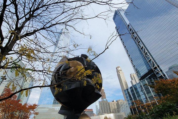 世界貿易センターと金融地区ウォーキングツアーの9/11記念碑