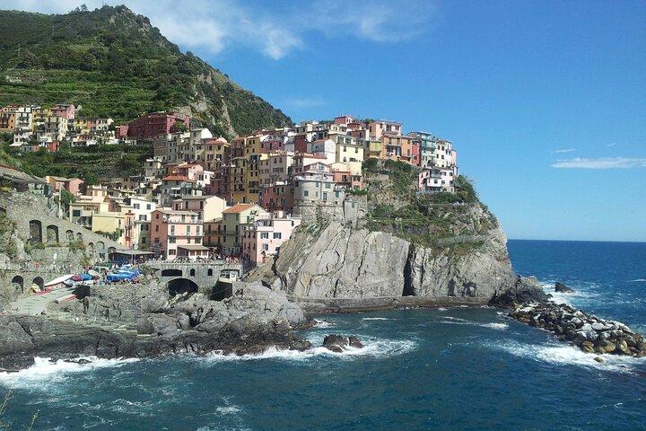 Excursão privada a Cinque Terre de minivan e balsa saindo de Pisa