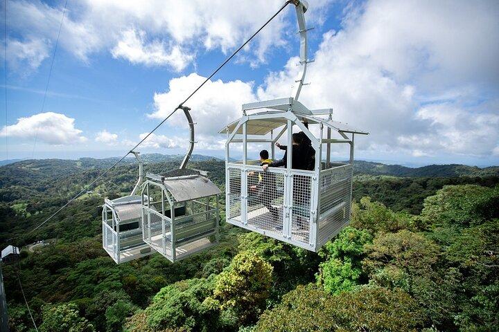 Volcán Arenal Skytram y Baldi Hot Springs Tour privado desde San José