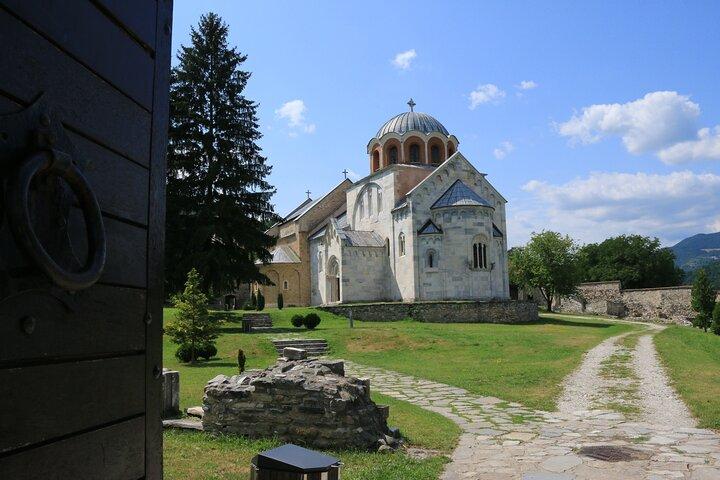 Tour Privado de Monastérios em Zica e Studenica saindo de Belgrado