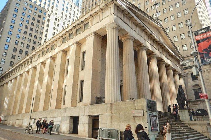 世界貿易センターと金融地区ウォーキングツアーの9/11記念碑