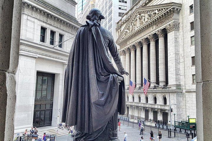 世界貿易センターと金融地区ウォーキングツアーの9/11記念碑