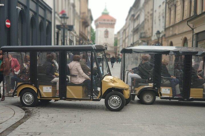 Tour di 1 ora nel centro storico di Cracovia con un carrello da golf elettrico