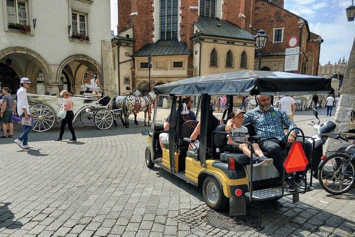 Tour di 1 ora nel centro storico di Cracovia con un carrello da golf elettrico