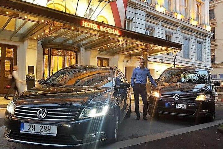 De Passau à Prague : Transfert privé panoramique en tout confort