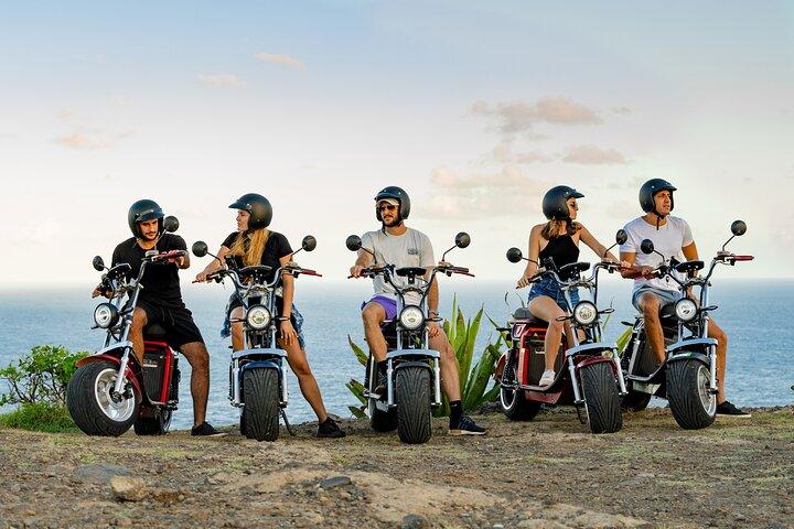 Recorrido por las playas y carreteras secundarias de Santa Lucía en un scooter eléctrico de rueda grande