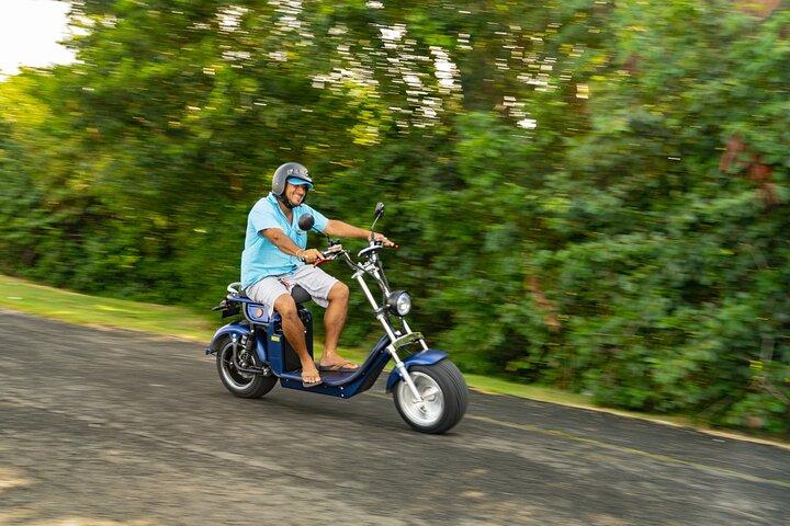 St.Lucia Stranden en Backroads Tour per elektrische Big-Wheel Scooter