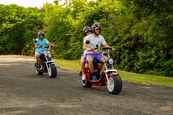 St.Lucia Stranden en Backroads Tour per elektrische Big-Wheel Scooter