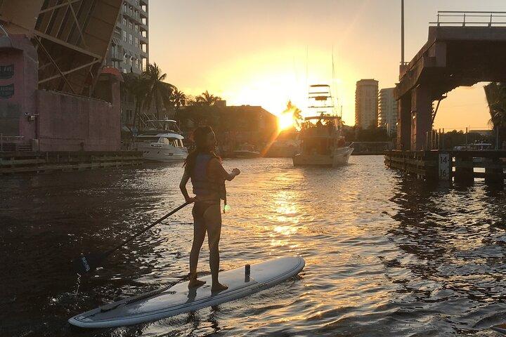 ラス オラス フォート ローダーデールでのパドルボード体験の夕日