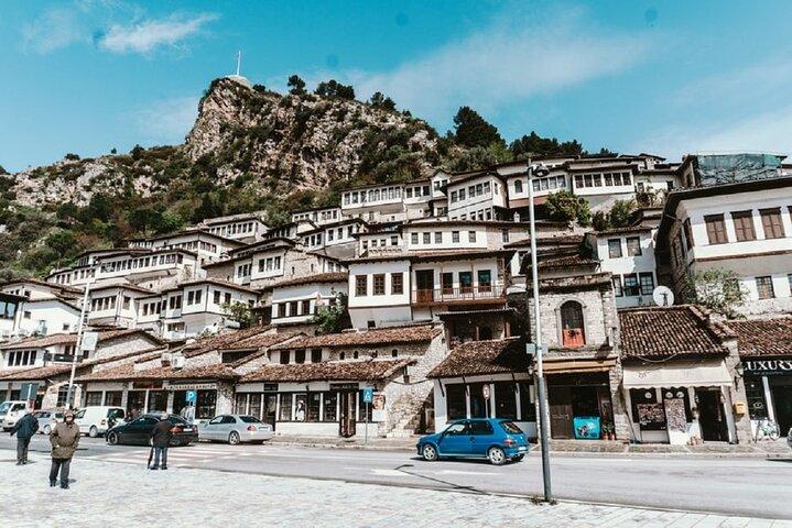 BERAT (UNESCO) - Fra Tirana
