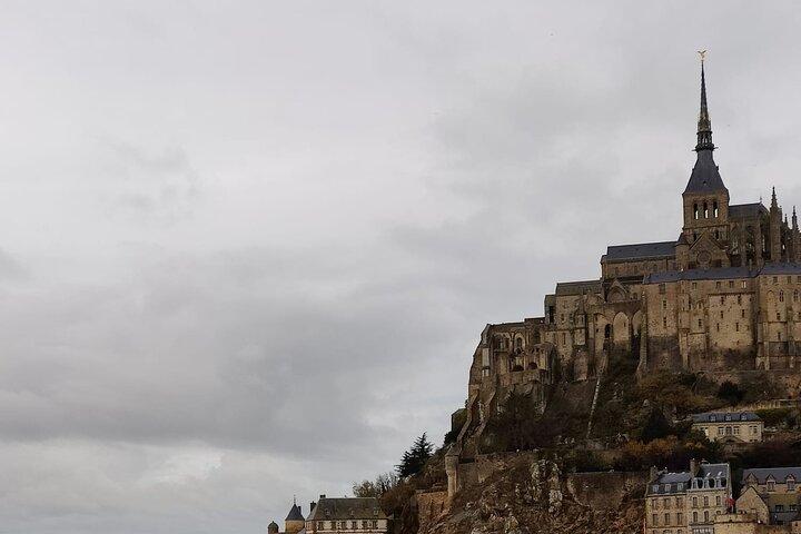 Visite privée VIP du Mont Saint Michel avec champagne au départ de Paris