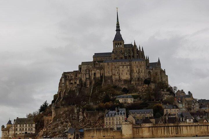 Visite privée VIP du Mont Saint Michel avec champagne au départ de Paris