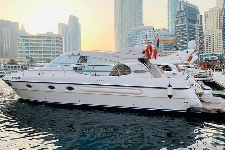 Fantastisk Dubai Marina Luxury Yacht & Breakfast fra Dubai