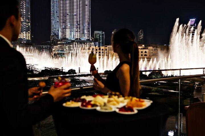 Disfrute del Burj Khalifa de Dubái con una cena en un restaurante de la torre