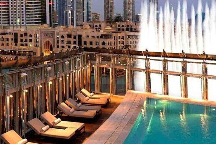 Disfrute del Burj Khalifa de Dubái con una cena en un restaurante de la torre