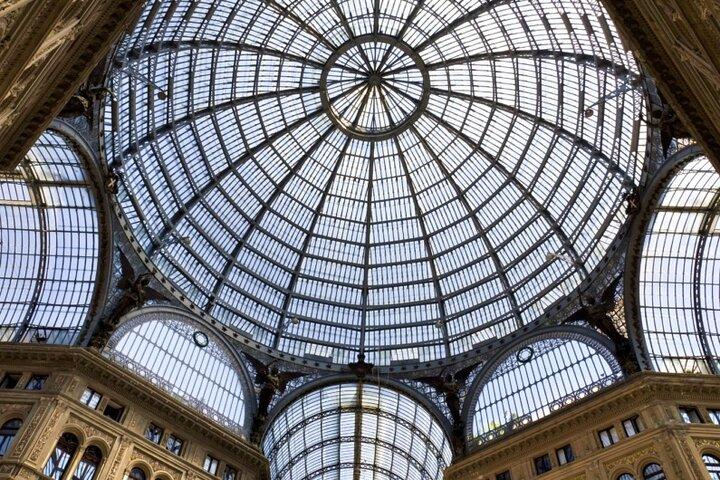 ローマからナポリ地下街を巡るナポリプライベートフードツアー