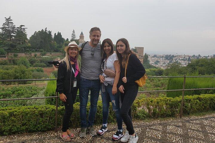 Alhambra Guia Oficial Privado (si tiene su entrada alhambra )