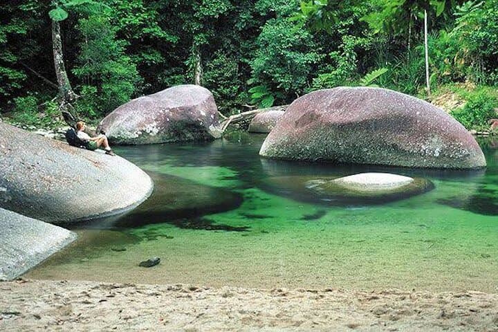 AIRPORT TRANSFER between Cairns Airport & Port Douglas (6am-5pm)