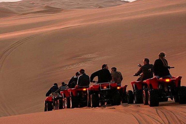 ハルガダ、クワッド バイクによる紅海の夕日の砂漠のサファリ旅行
