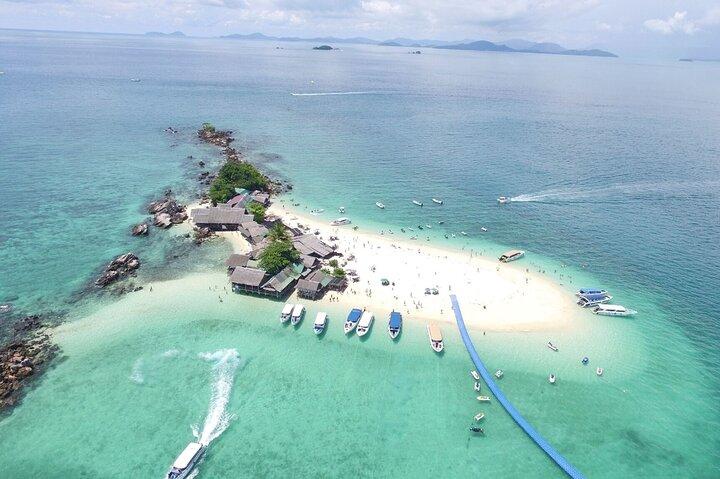 Descubre las islas Phi Phi y Khai Nai en un tour en lancha rápida