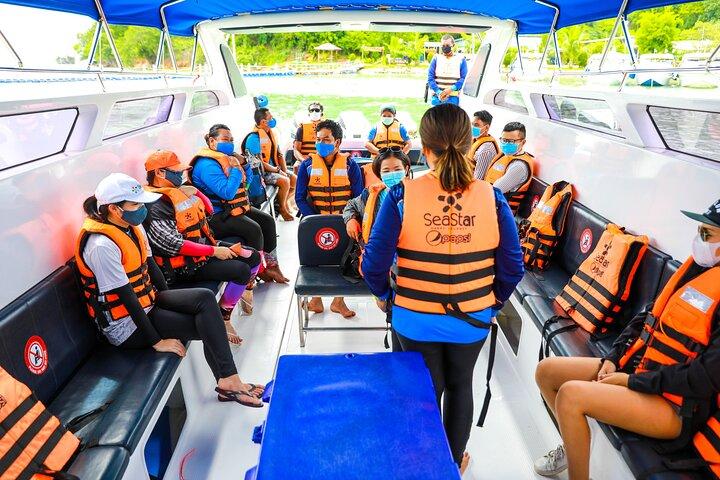 カオラックからのSeastar Andamanによるピピ島、マヤ湾、カイ諸島ツアー