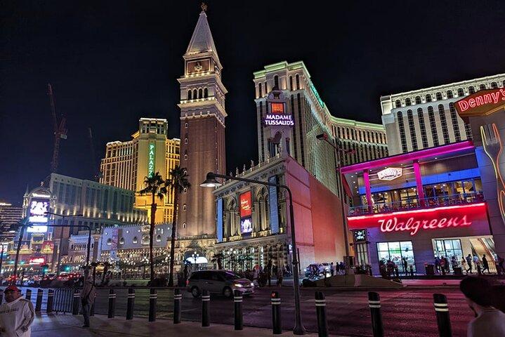 Best Boulevard of Las Vegas: A Night Walking Tour of The Strip
