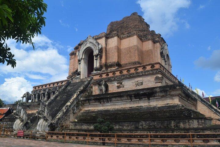 Mezza giornata a Chiang Mai City and Cultural by TukTuk, Samlor e auto rossa (tour privato)