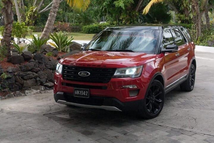 プライベート往復空港 (UVF) 送迎: ラグジュアリー SUV