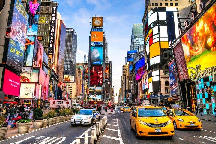 Exclusive Party Tour with Drinks in New York City