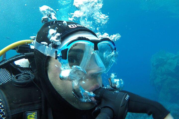 Experiencia de buceo en Santorini
