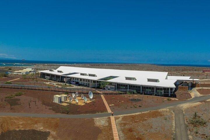 バルトラ空港からサンタクルス島のホテルへの専用送迎