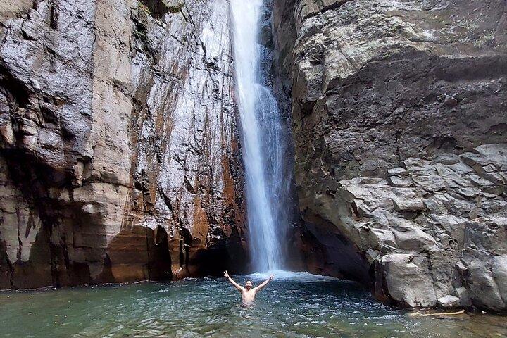 Cataratas de Tamanique Complex Trek + Playa El Tunco
