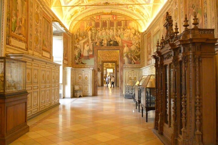Vatican VIP:Exclusive Private Tour with Sistine Chapel & Basilica