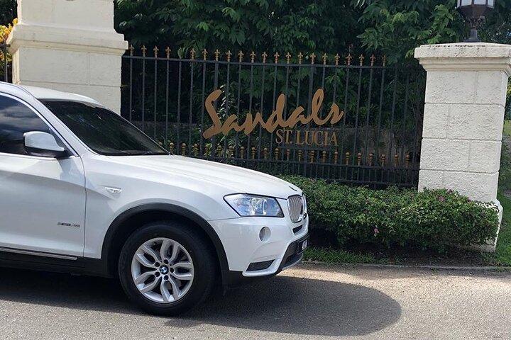 プライベート往復空港 (UVF) 送迎: ラグジュアリー SUV