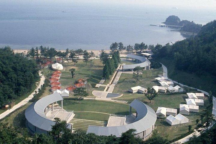 Excursion d'une journée à Naoshima depuis la gare d'Uno avec vélo ou bus public
