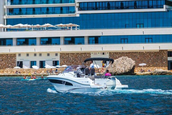 プライベートボートツアードゥブロヴニクからフヴァールへ