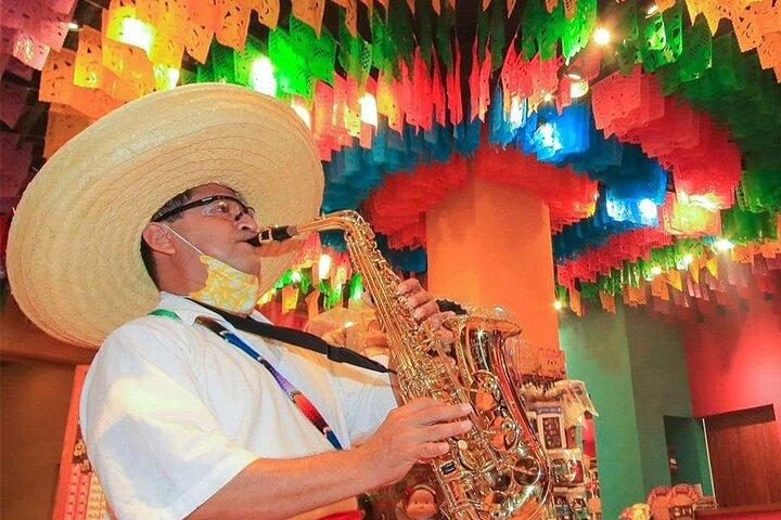トラヒネラのソキシミルコ パーティー ナイト - カンクンからの出発