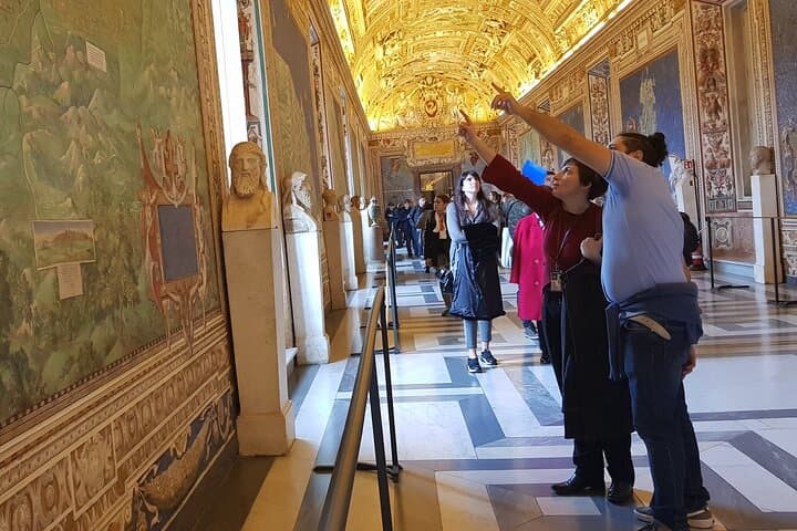 Vatican Museums Small Group Tour with St. Peter's Basilica Access