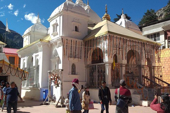 車でデリーからChar Dham Yatraの11日間のプライベートツアー