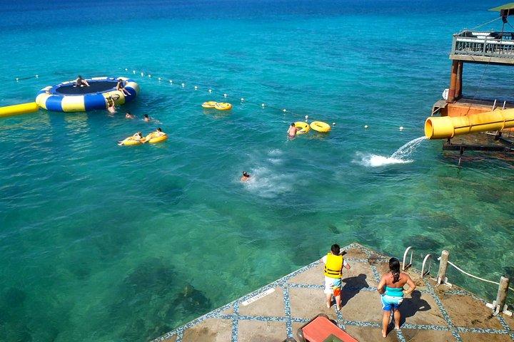 Rafting en bambou, jet ski, plage Doctors Cave, visite de la grande maison de Rose Hall (3 en 1)