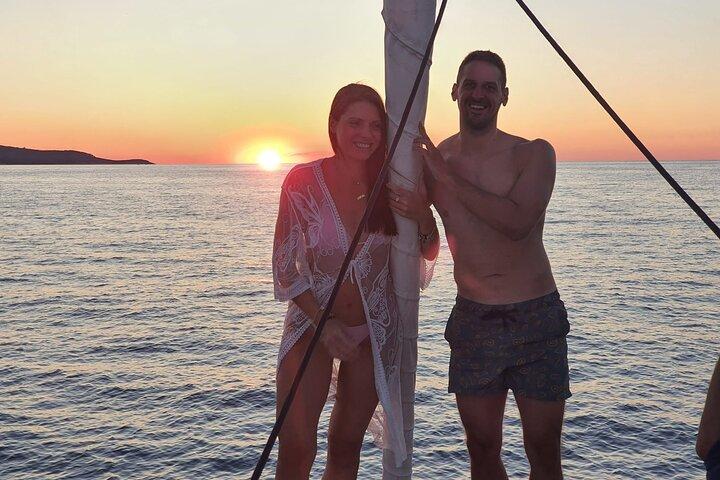 Privat - Romantisk solnedgangssejlads på en 36 fods yacht fra Hvar (op til 8 rejsende)