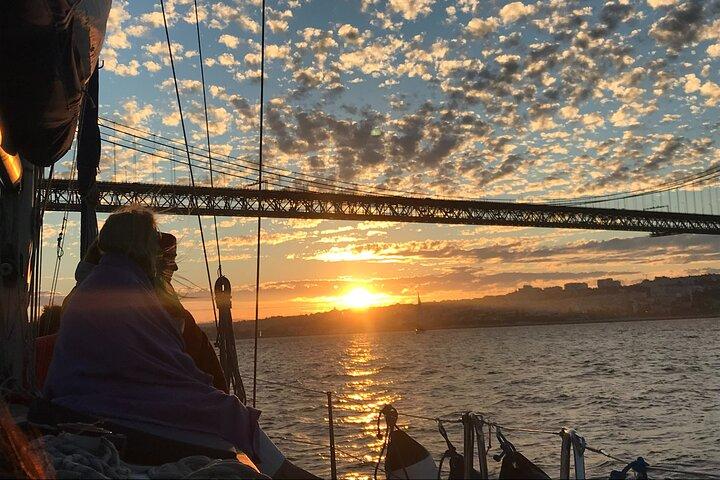 Privat solnedgangskrydstogt i Lisboa