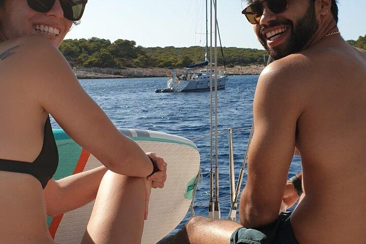 Privat - Romantisk solnedgangssejlads på en 36 fods yacht fra Hvar (op til 8 rejsende)