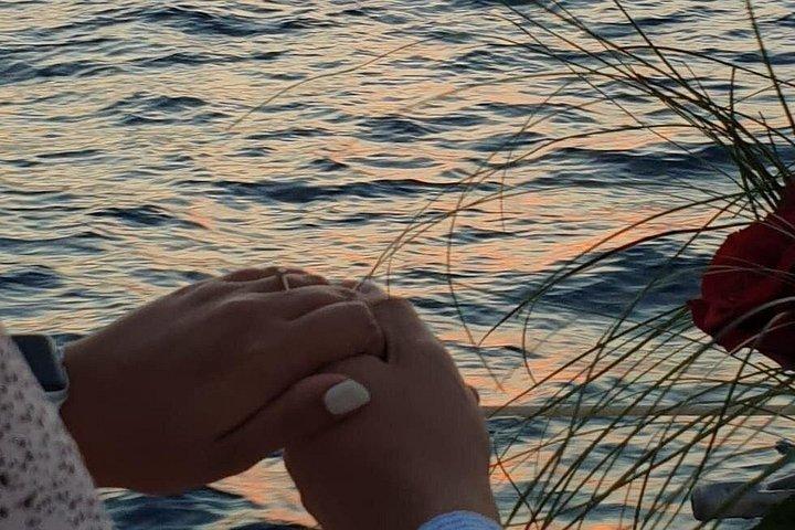 ロヴィニからのセイル ヨットでロマンチックなサンセット セーリングを体験 - 小グループ
