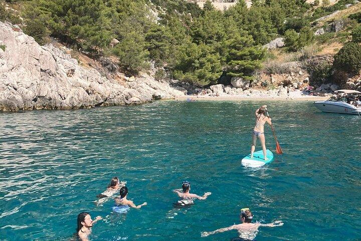 パクレニ諸島への航海と脱出 |モダンな 36 フィートのヨットでの半日セーリング