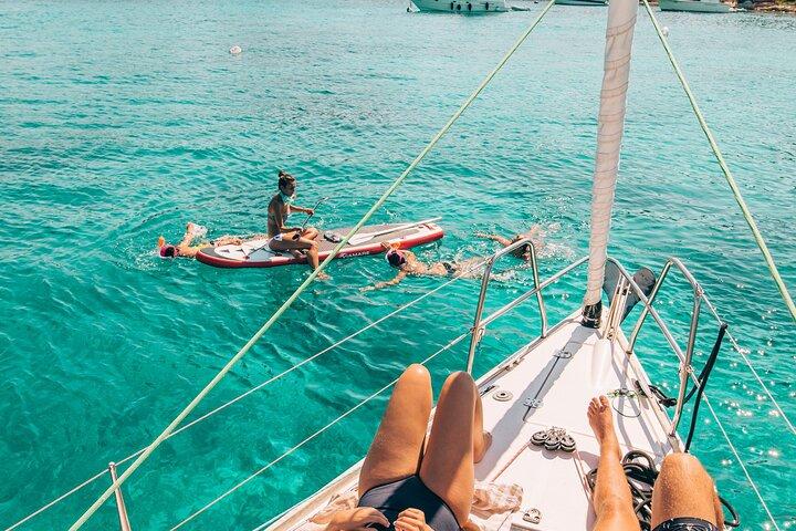 Sejl og flugt til Pakleni-øerne | Halvdagssejlads på en moderne 36ft yacht