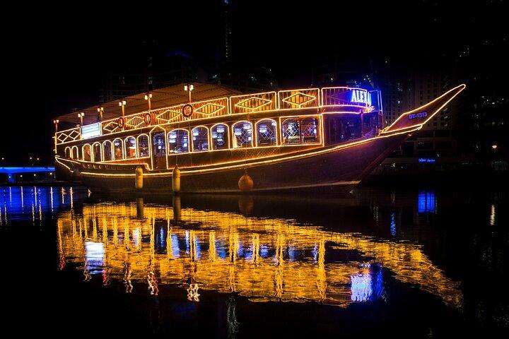 Dubai Dhow Cruise em Al Seef