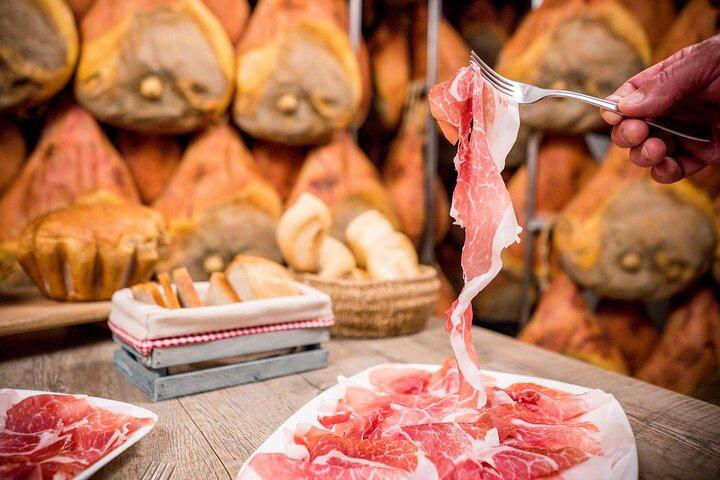 パルメザンチーズとハムの工場見学と試食