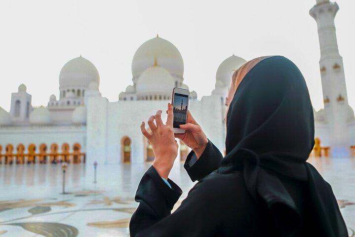 Tour privado exclusivo por la ciudad de Abu Dhabi con paseo en barco amarillo