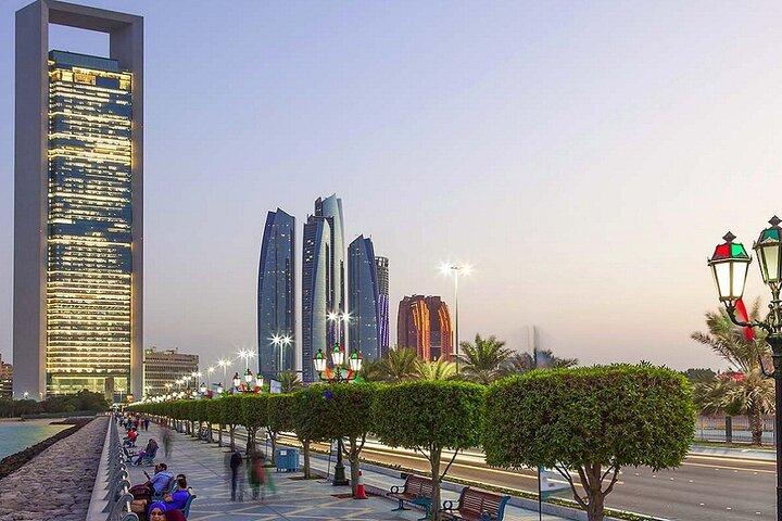 Tour privado exclusivo por la ciudad de Abu Dhabi con paseo en barco amarillo